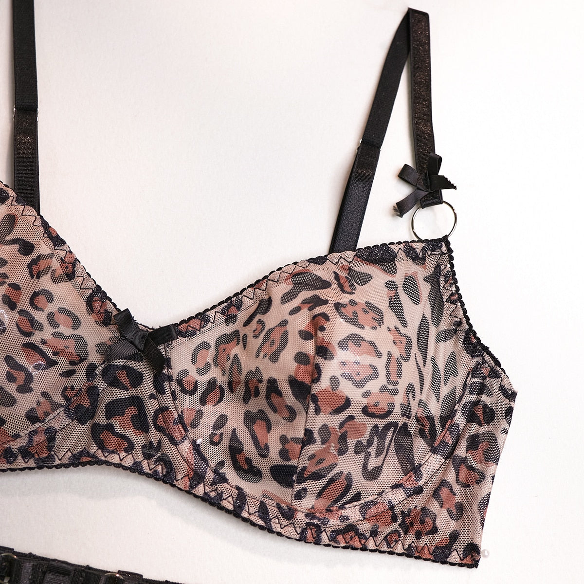 Verne Crescents super sexy Dessous mit Leopardenmuster